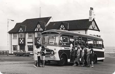 Wakefields Motors - Bedford SB5 - HFT 264 - 264